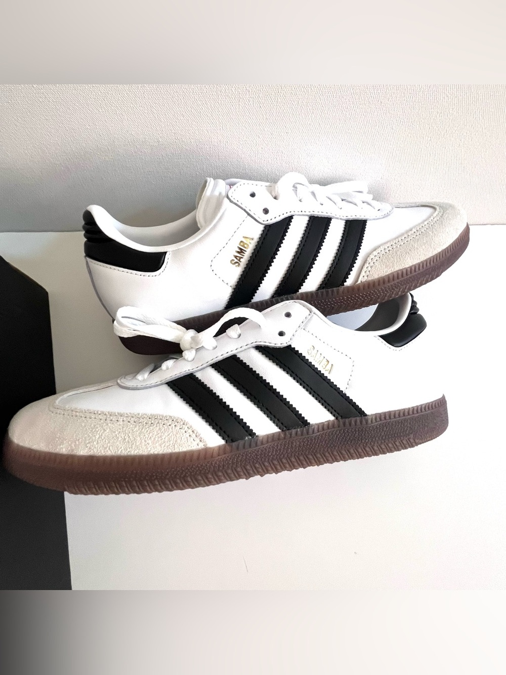 adidas Unisex Samba White Sneakers with Black Stripes Men Size 8